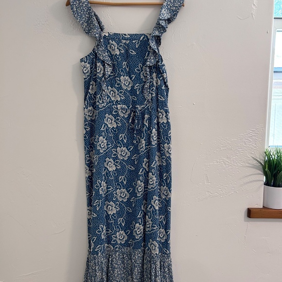 PAIGE brand midi dress with flutter sleeve tie waist & slit - Picture 3 of 9